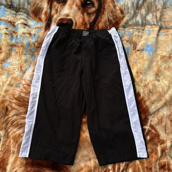 Nike Black Elastic Waist Capris Pants Athletic Activewear White Stripes L 12-14 - Picture 10 of 16